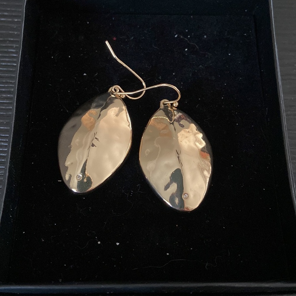 CLEARANCE NWOT Acrylic Pink & Goldtone Earrings - Picture 2 of 3